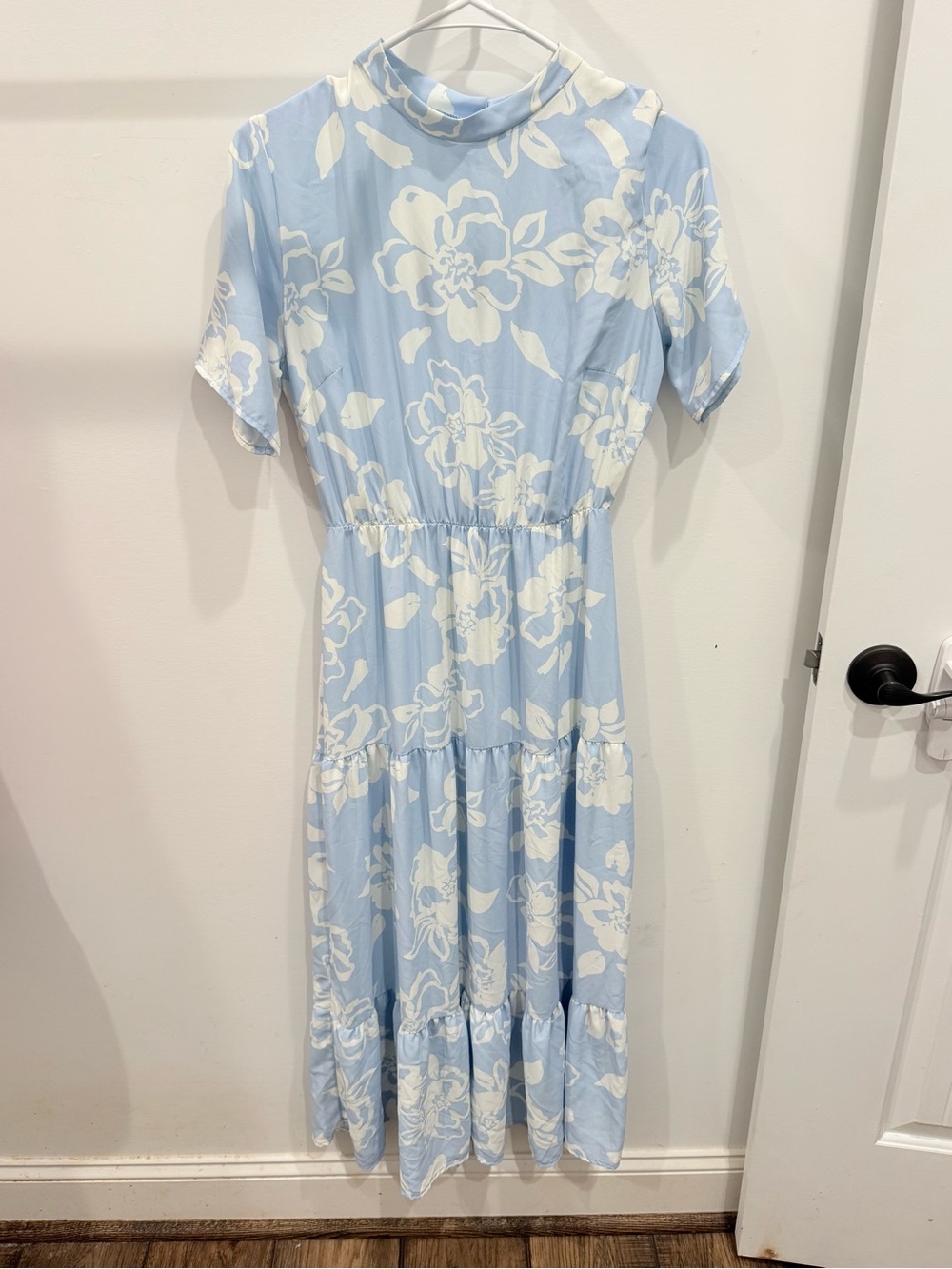 Boutique Light Blue Floral Midi Dress with White Print size Small